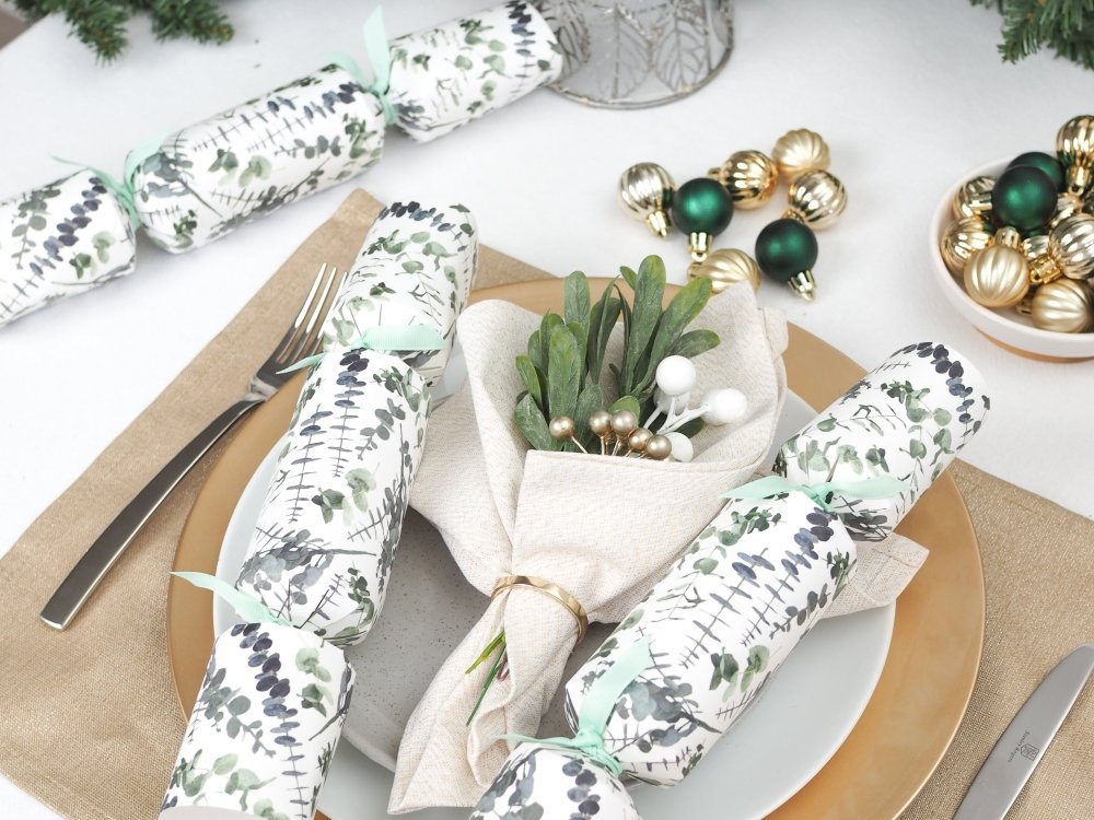 5 ways to decorate your Christmas table - Christmas Cracker Warehouse