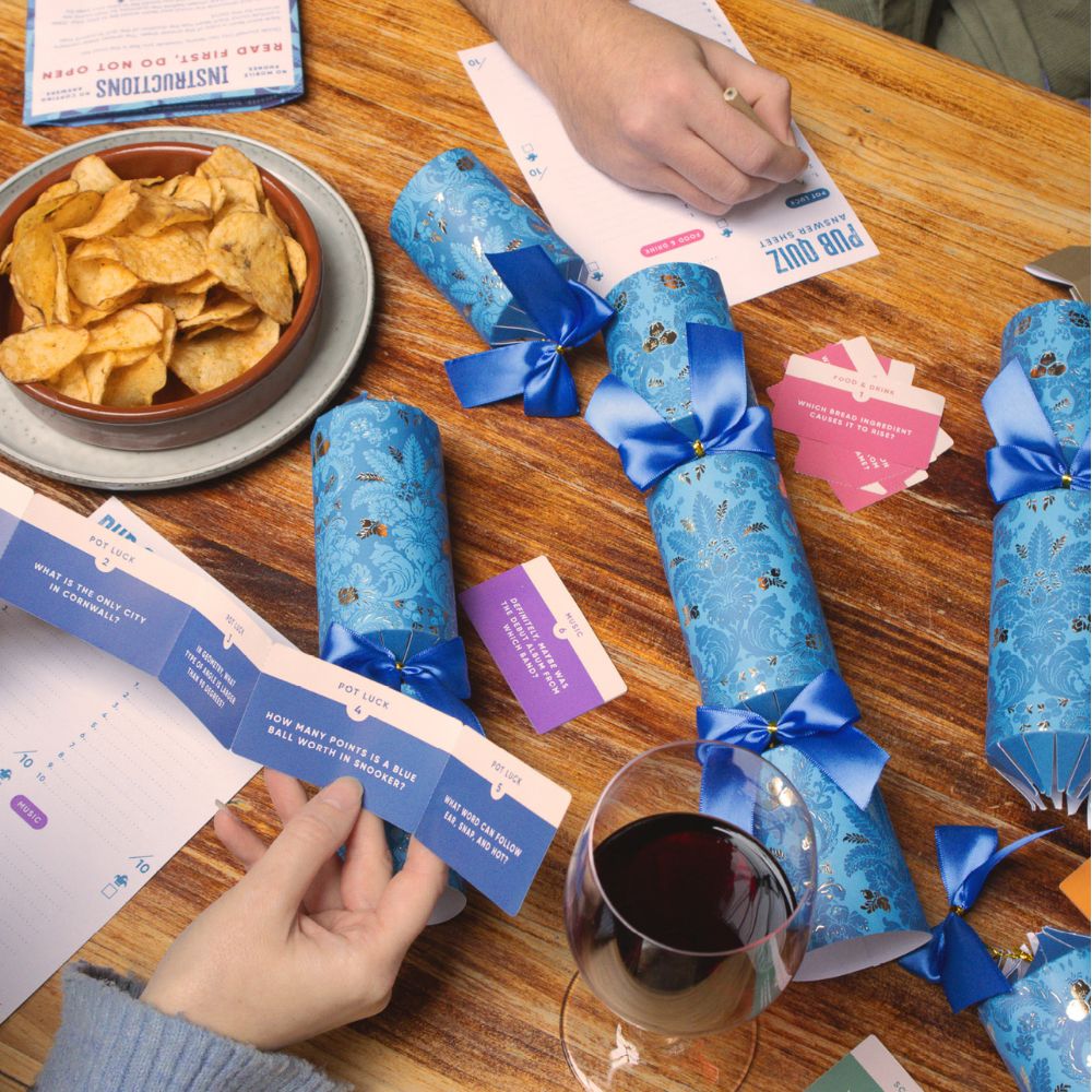 Games Room Crackers - Pub Quiz - (6 pack)