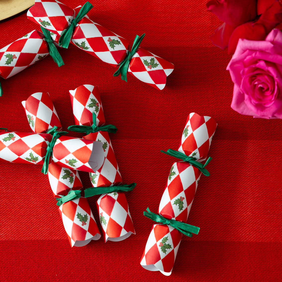 Mini Crackers - Holly Red & White Harlequin (8 Pack)