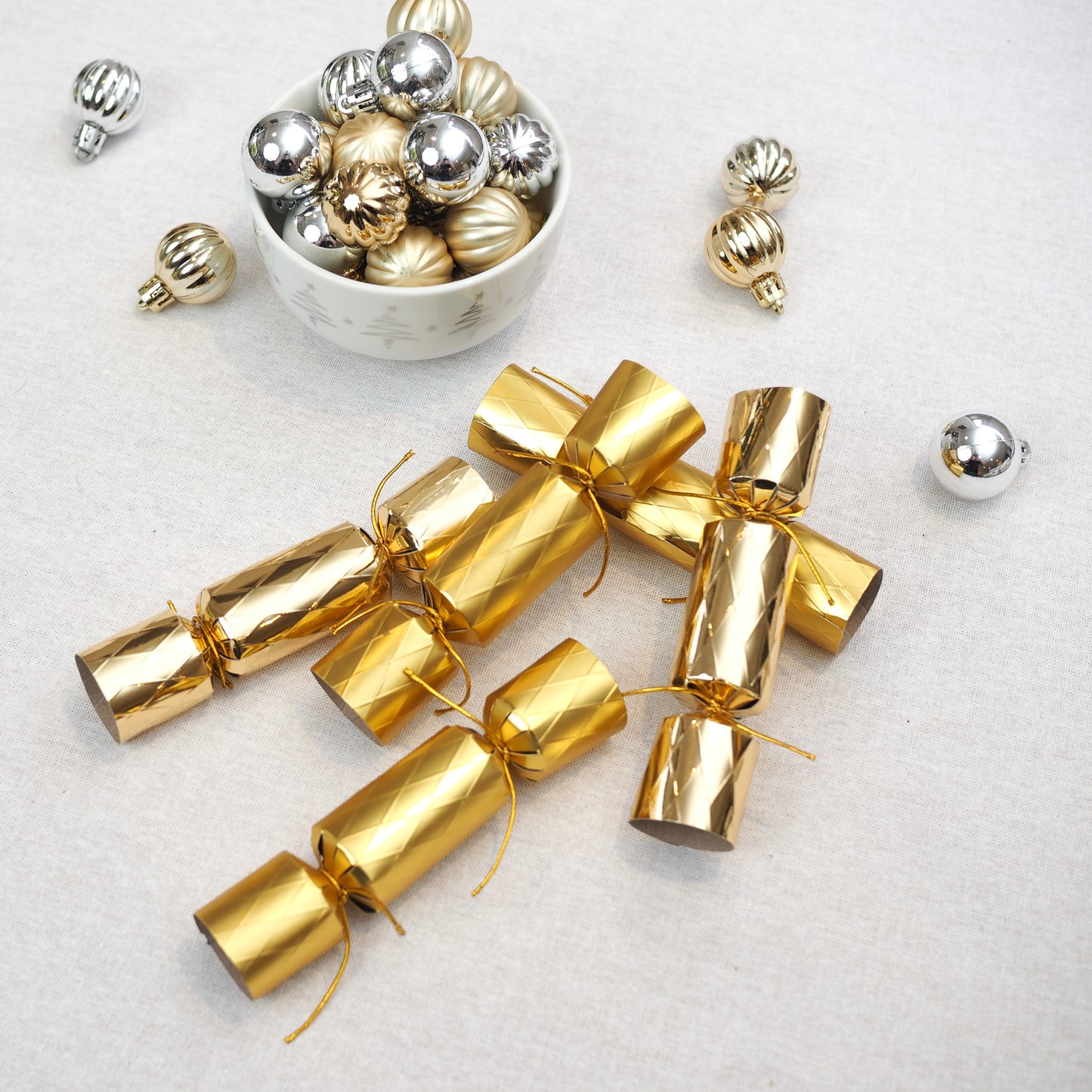 Family Crackers - Gold Diamond Mix (12 Pack)